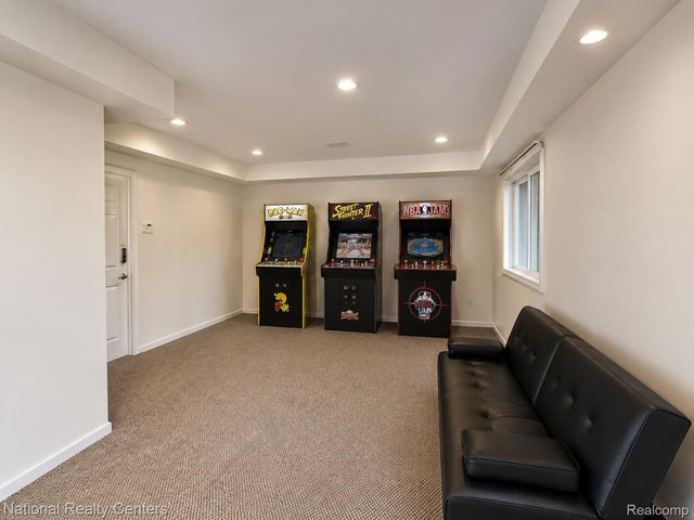 3380 E Benstein Road W, Commerce Charter Township, MI 48382