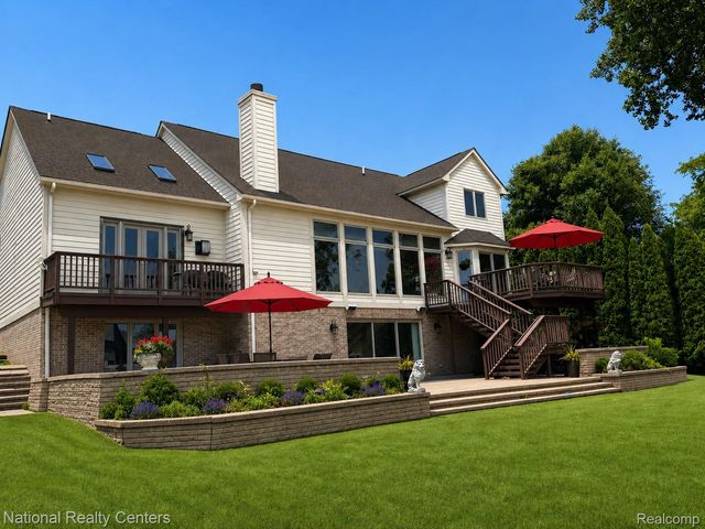 3380 E Benstein Road W, Commerce Charter Township, MI 48382