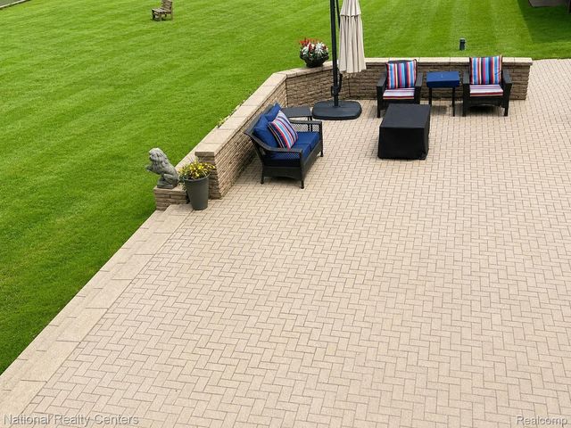 3380 E Benstein Road W, Commerce Charter Township, MI 48382