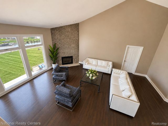 3380 E Benstein Road W, Commerce Charter Township, MI 48382