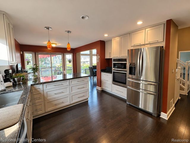 3380 E Benstein Road W, Commerce Charter Township, MI 48382
