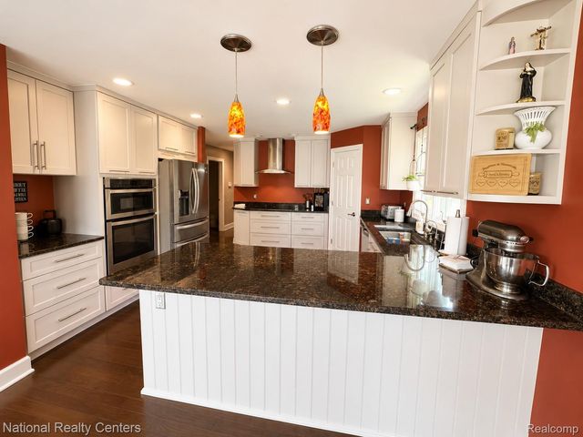 3380 E Benstein Road W, Commerce Charter Township, MI 48382
