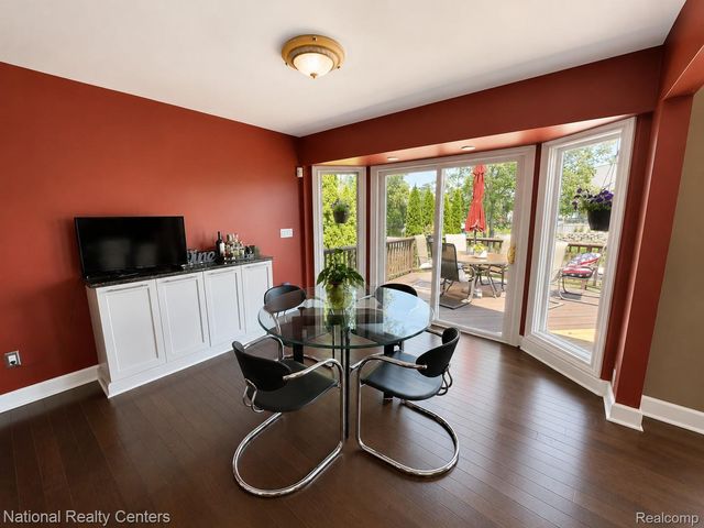 3380 E Benstein Road W, Commerce Charter Township, MI 48382
