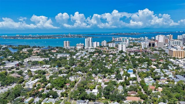 543 COLUMBIA COURT, Sarasota, FL 34236