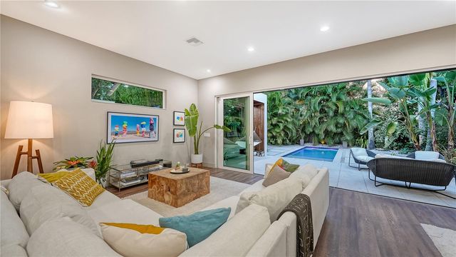 543 COLUMBIA COURT, Sarasota, FL 34236