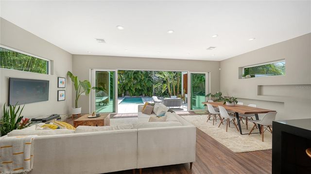 543 COLUMBIA COURT, Sarasota, FL 34236