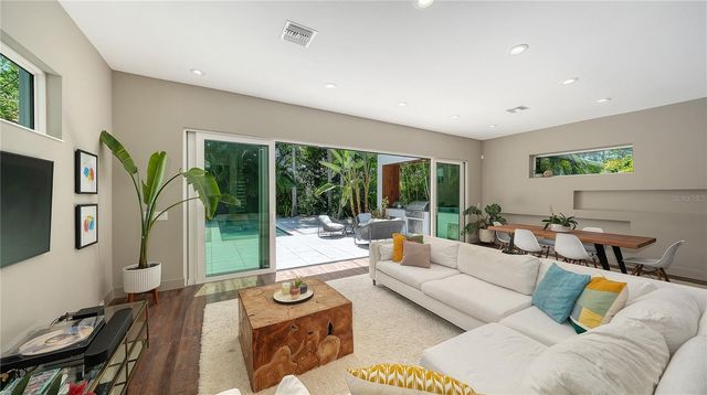 543 COLUMBIA COURT, Sarasota, FL 34236
