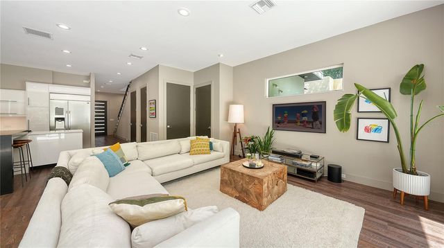 543 COLUMBIA COURT, Sarasota, FL 34236