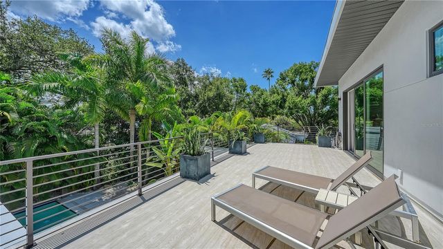 543 COLUMBIA COURT, Sarasota, FL 34236