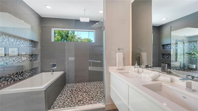 543 COLUMBIA COURT, Sarasota, FL 34236
