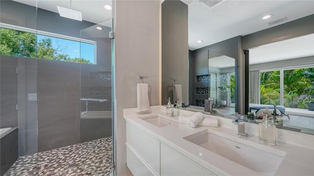 543 COLUMBIA COURT, Sarasota, FL 34236