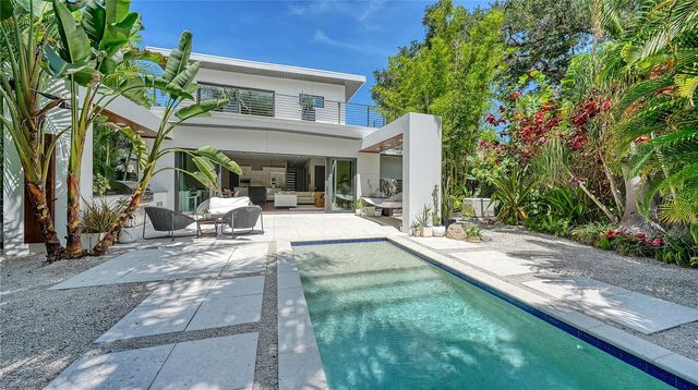 543 COLUMBIA COURT, Sarasota, FL 34236