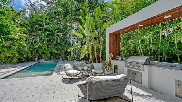 543 COLUMBIA COURT, Sarasota, FL 34236