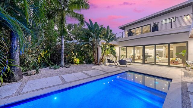 543 COLUMBIA COURT, Sarasota, FL 34236