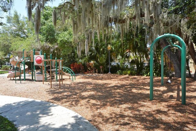543 COLUMBIA COURT, Sarasota, FL 34236