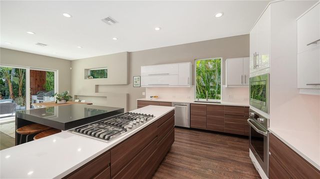 543 COLUMBIA COURT, Sarasota, FL 34236