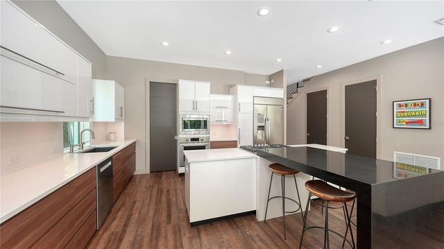 543 COLUMBIA COURT, Sarasota, FL 34236