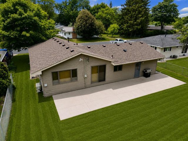 1381 Woodhill Drive, Woodbury, MN 55125