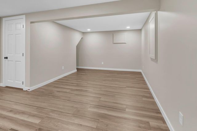 1381 Woodhill Drive, Woodbury, MN 55125