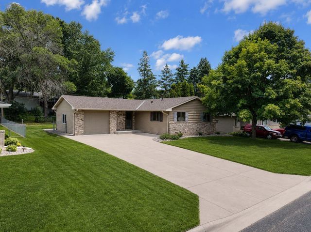 1381 Woodhill Drive, Woodbury, MN 55125