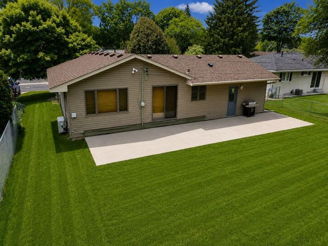 1381 Woodhill Drive, Woodbury, MN 55125