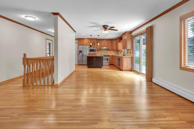 1381 Woodhill Drive, Woodbury, MN 55125