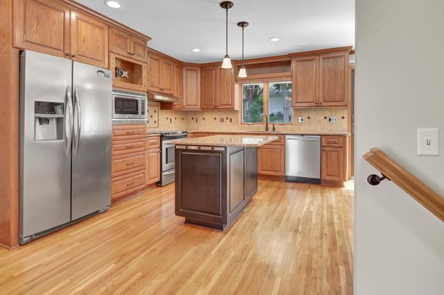 1381 Woodhill Drive, Woodbury, MN 55125