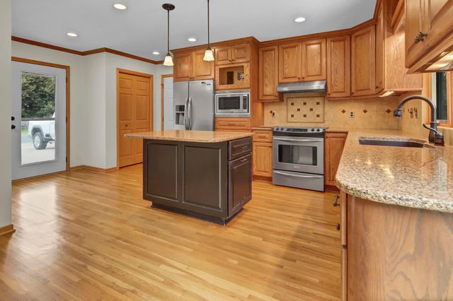 1381 Woodhill Drive, Woodbury, MN 55125