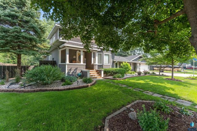 724 NE 6th St Street, Madison, SD 57042