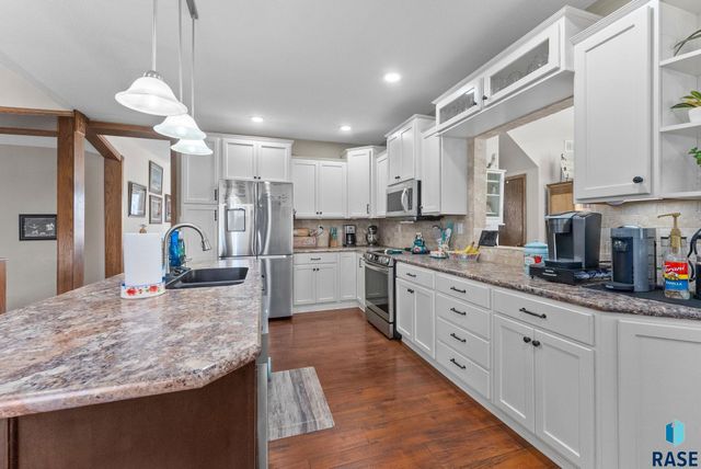 724 NE 6th St Street, Madison, SD 57042