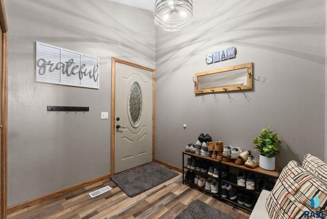 724 NE 6th St Street, Madison, SD 57042