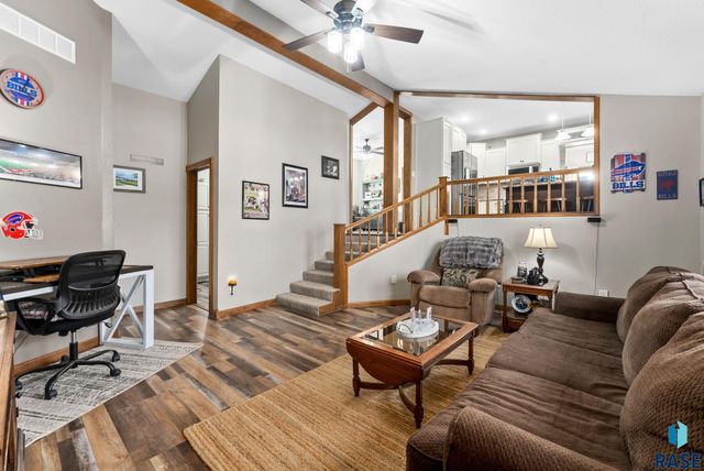 724 NE 6th St Street, Madison, SD 57042