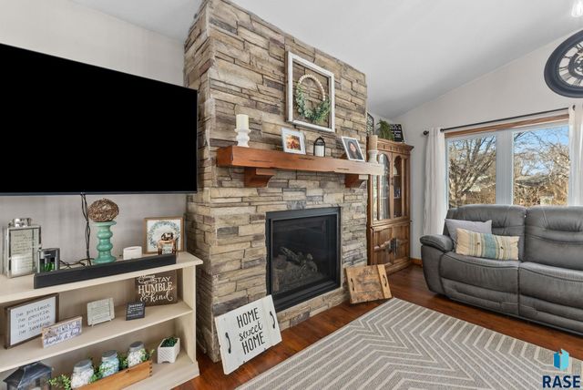 724 NE 6th St Street, Madison, SD 57042