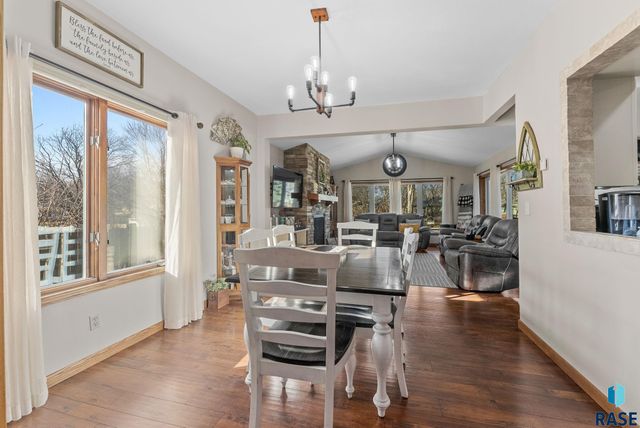 724 NE 6th St Street, Madison, SD 57042