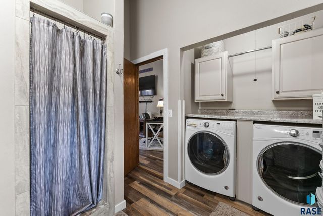 724 NE 6th St Street, Madison, SD 57042