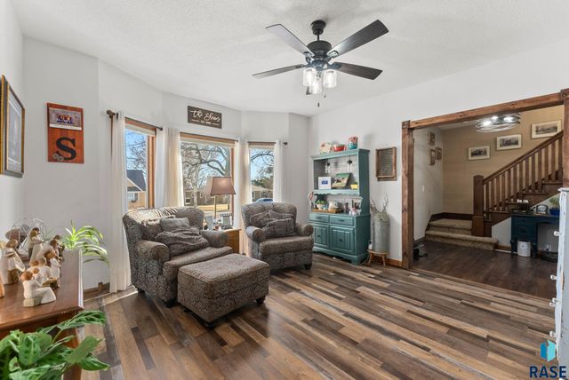 724 NE 6th St Street, Madison, SD 57042