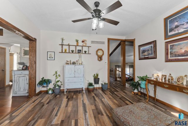 724 NE 6th St Street, Madison, SD 57042