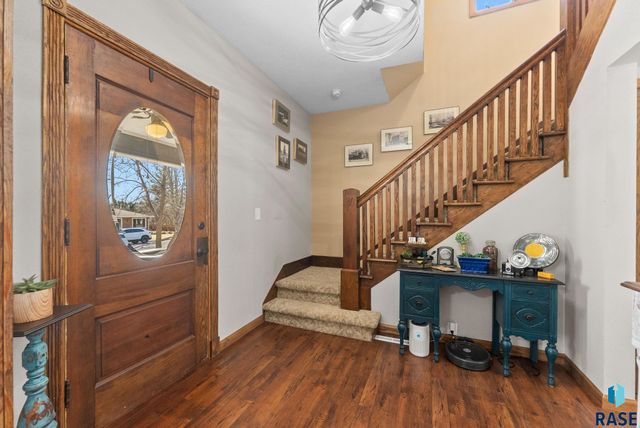 724 NE 6th St Street, Madison, SD 57042