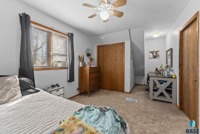 724 NE 6th St Street, Madison, SD 57042