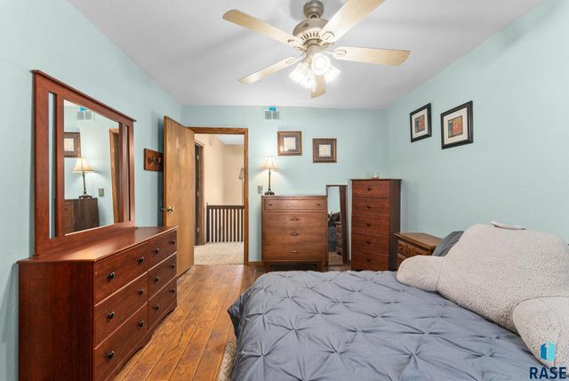 724 NE 6th St Street, Madison, SD 57042