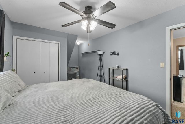 724 NE 6th St Street, Madison, SD 57042