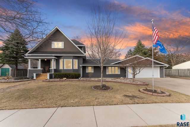 724 NE 6th St Street, Madison, SD 57042