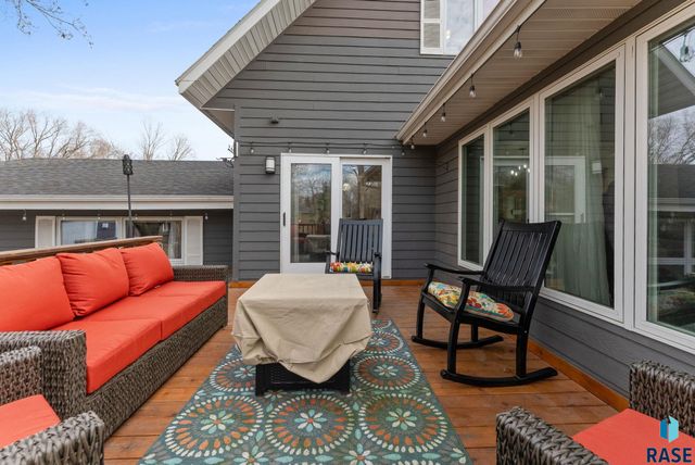 724 NE 6th St Street, Madison, SD 57042