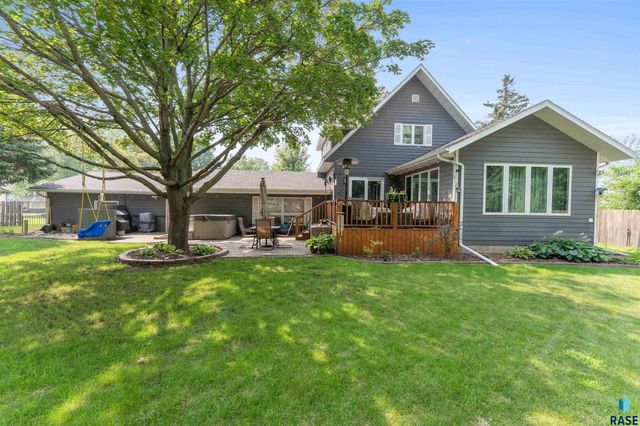 724 NE 6th St Street, Madison, SD 57042