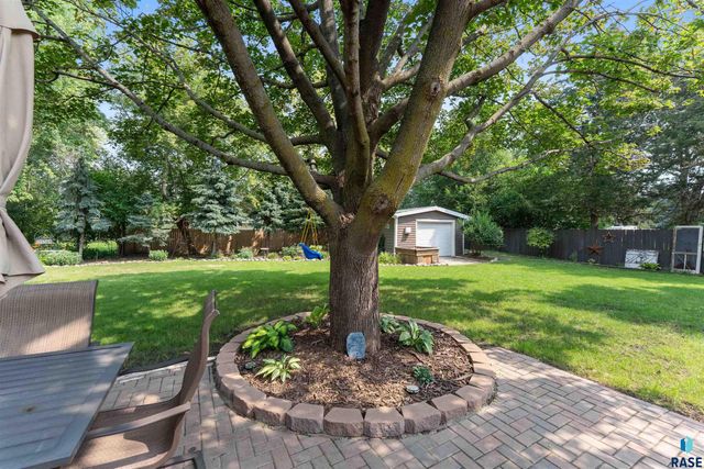 724 NE 6th St Street, Madison, SD 57042