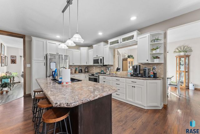 724 NE 6th St Street, Madison, SD 57042