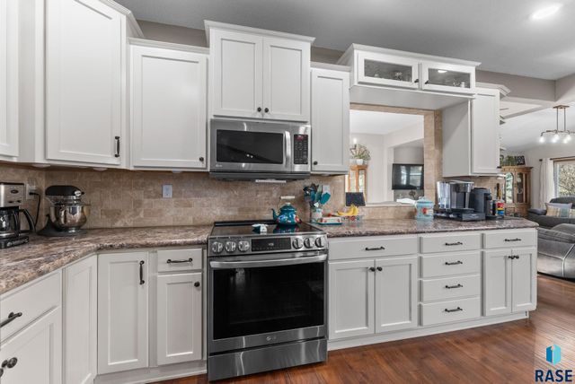 724 NE 6th St Street, Madison, SD 57042