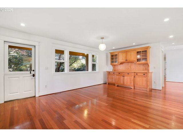 17151 WALL St, Lake Oswego, OR 97034