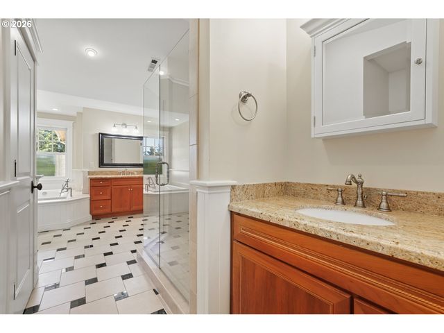 17151 WALL St, Lake Oswego, OR 97034