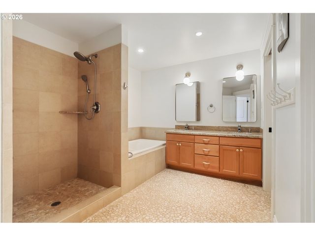 17151 WALL St, Lake Oswego, OR 97034